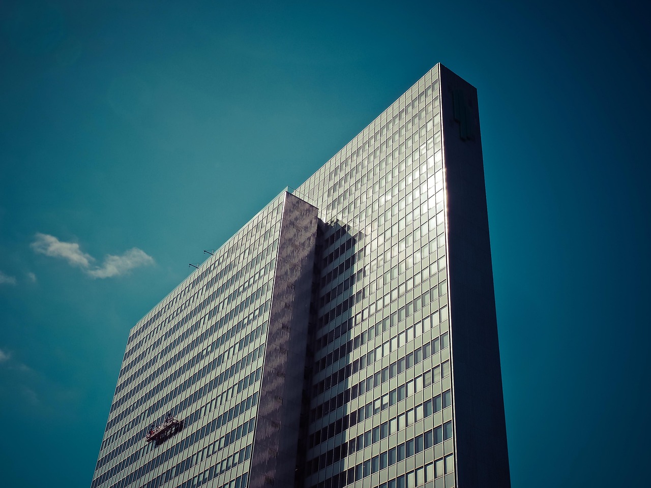 découvrez les différentes structures d'entreprise, leurs avantages et inconvénients, ainsi que des conseils pour choisir la forme juridique la plus adaptée à votre activité.